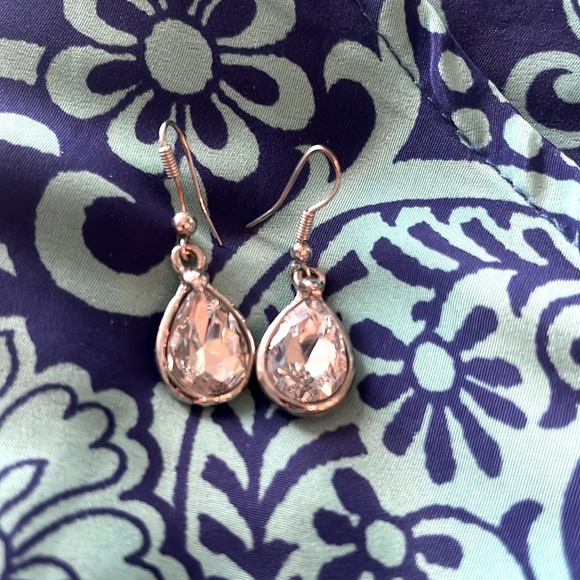 Pierced drop Crystal hanging earrings - Picture 3 of 4